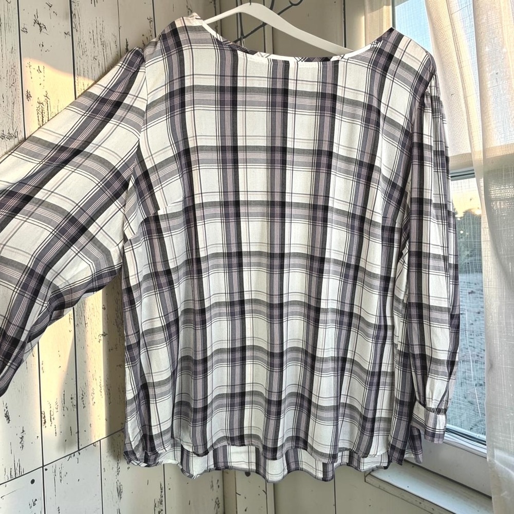 Blouse Loft Plus 24 White Black Pink 100% Rayon Plaid Keyhole Back Lightweight